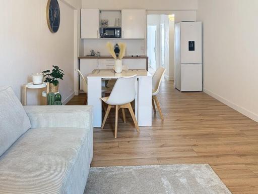 Love Home Apartment *